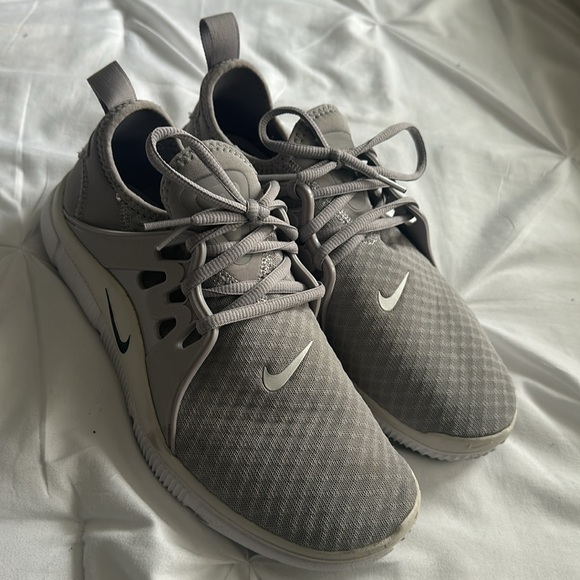Nike running shoes - Picture 2 of 3
